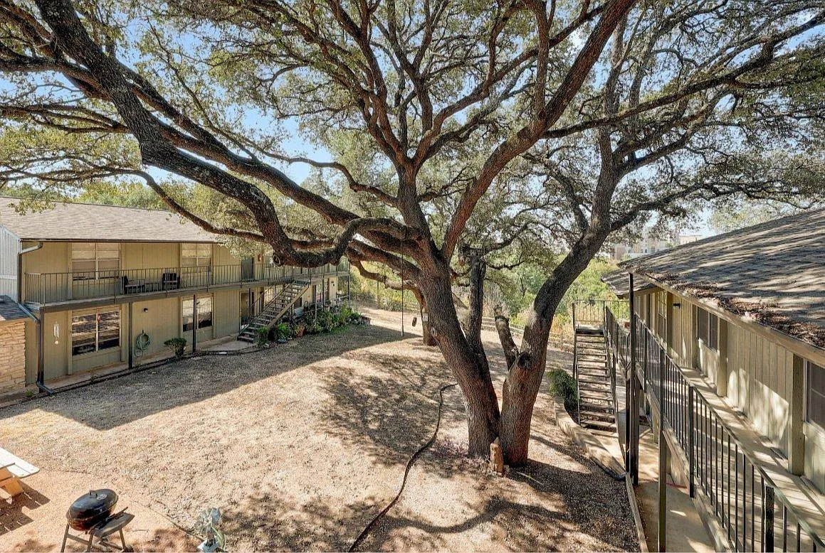 2 bed, 1.0 bath, 800 sqft, $900 — Photo 2