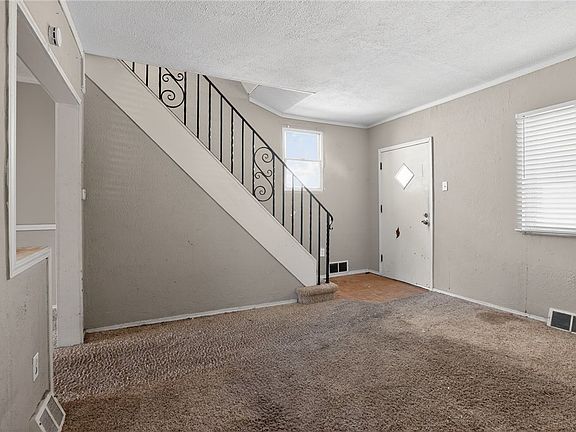 3rd image of 208 E Woodford Ave