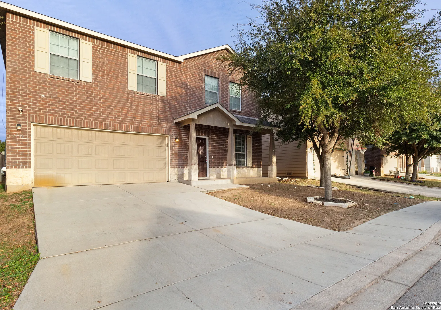 5 bed, 2580 sqft, $2,200 — Photo 2