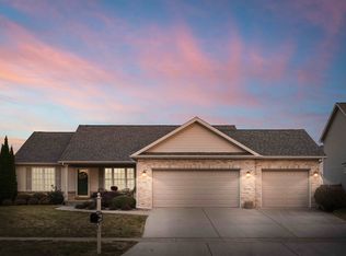 1702 Whitmer Ct, Bloomington, IL 61704