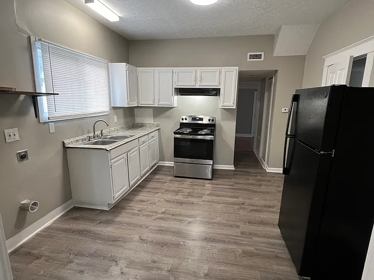 1008 Winkler Ave — Photo 5