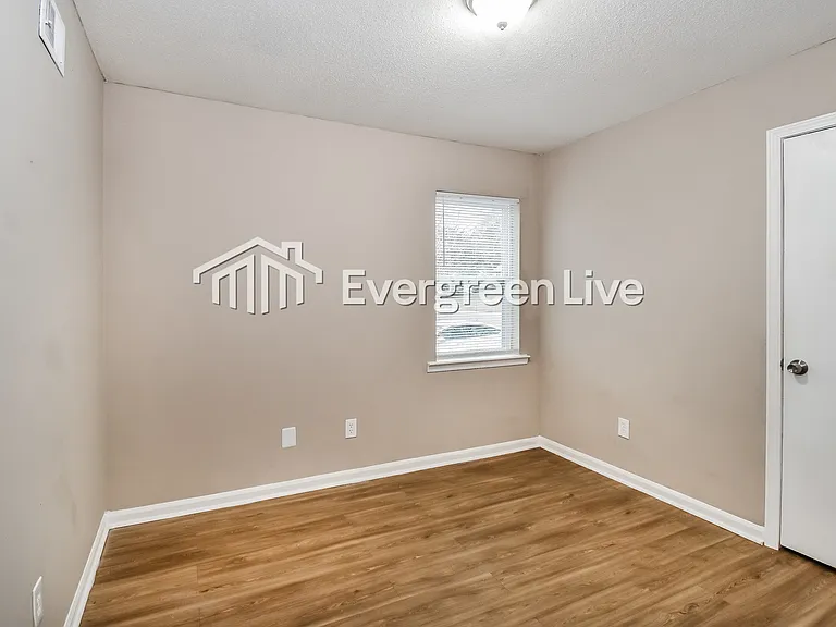 1939 Custer Dr — Photo 11