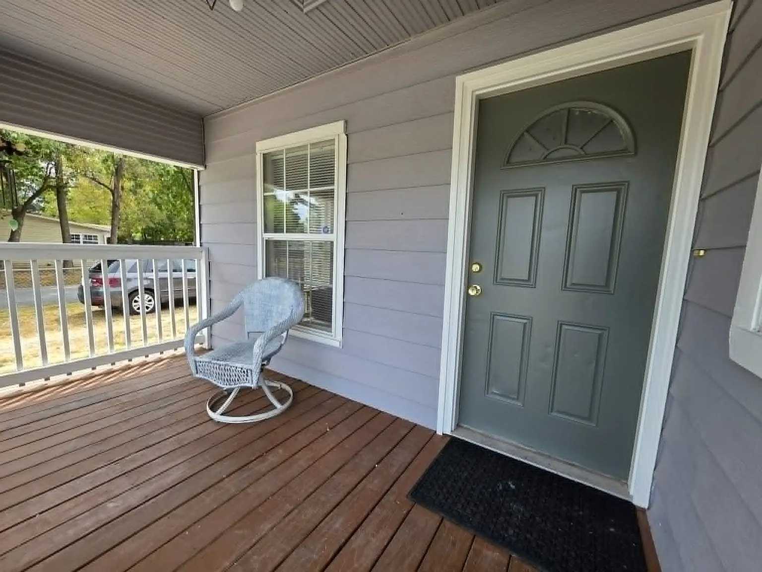 4 bed, 1.5 bath, 1284 sqft, $1,500 — Photo 2
