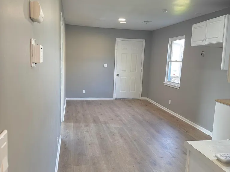 1431 E Bristol Rd — Photo 3