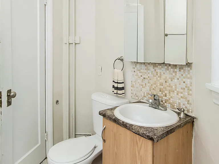 435 Spence St #20 — Photo 5