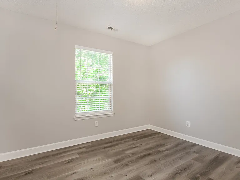 326 Kingville Dr — Photo 11