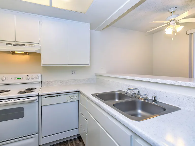 Country Hills Apartment Homes — Photo 15