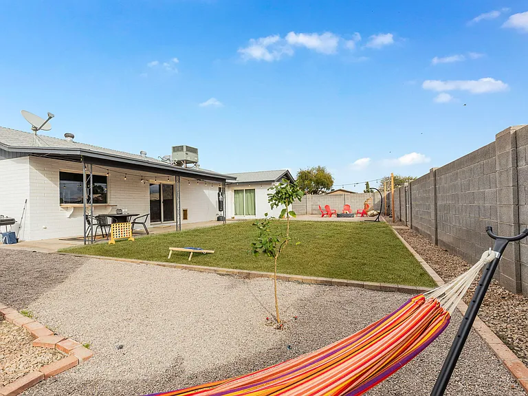 2529 E Commonwealth Cir — Photo 35