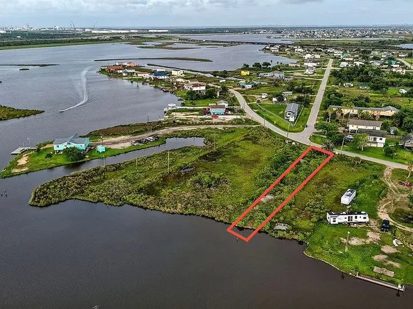 4810 Bayou Ln, Hitchcock, TX 77563