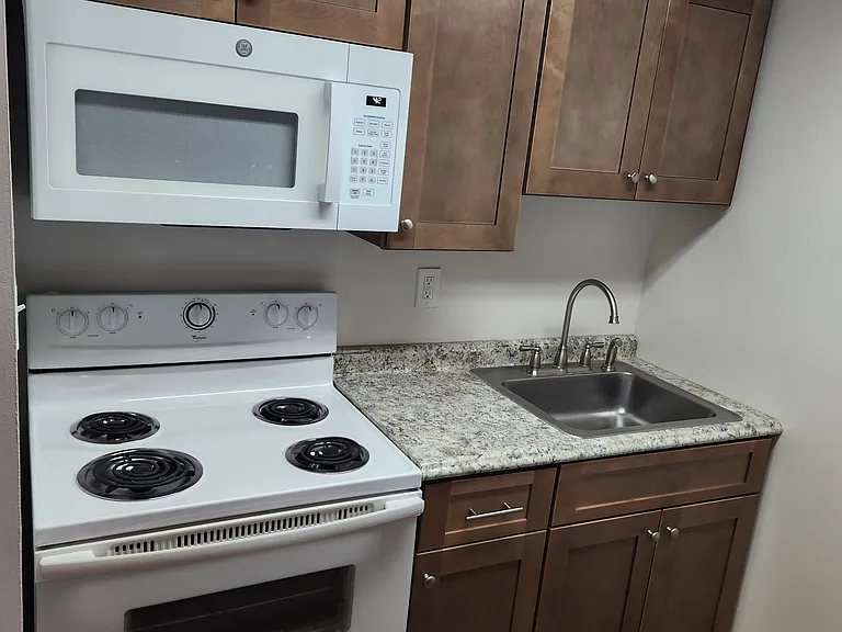 1713 W Grandview Blvd #B — Photo 3