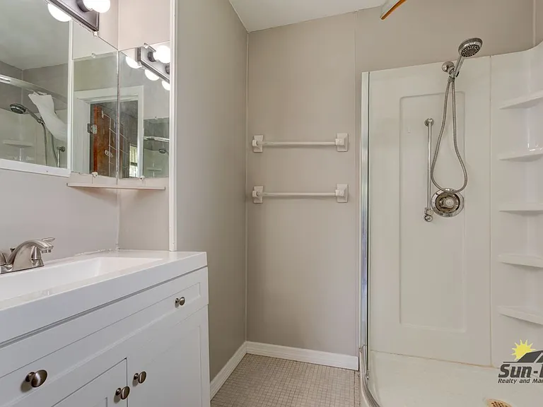 907 Hamilton St — Photo 17