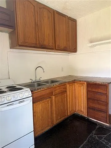 2474 Wisteria St — Photo 9