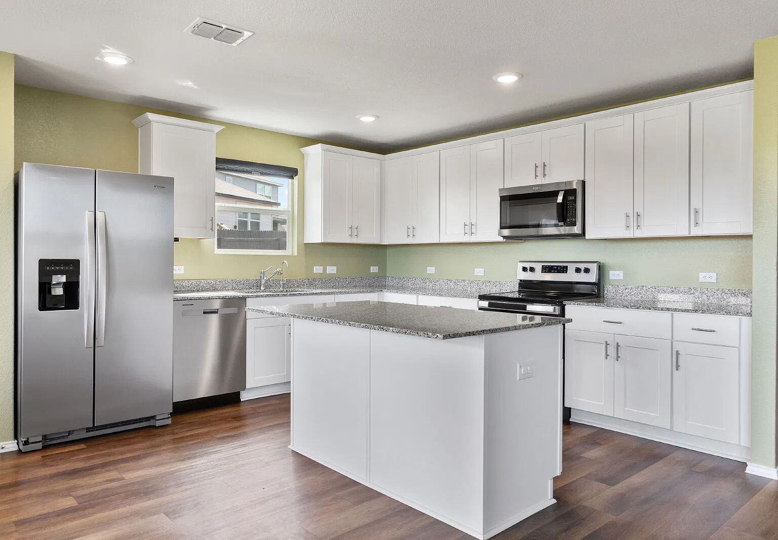 4 bed, 3.0 bath, 1995 sqft, $1,800 — Photo 4