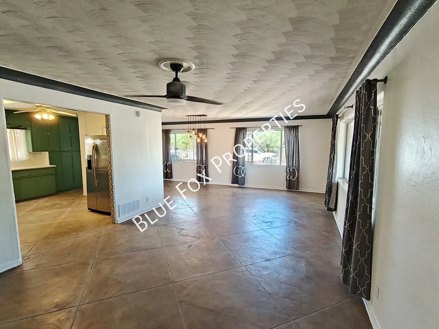 404 S Cherry Ave — Photo 3