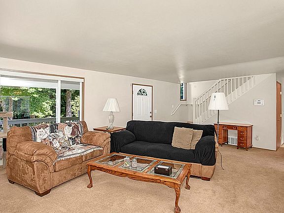 5th image of 2527 200th Ave SE
