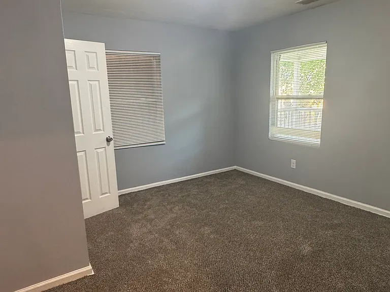 910 Cantwell St — Photo 11
