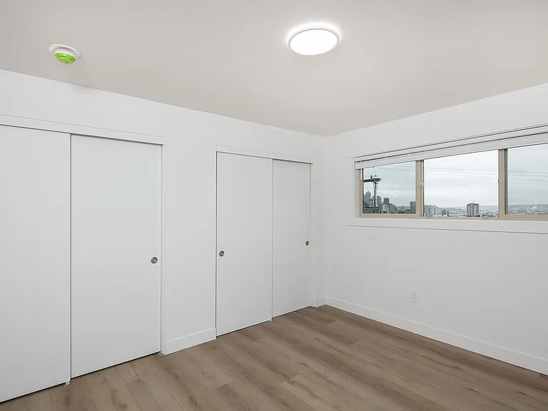 Royal Anne Apartments — Photo 10