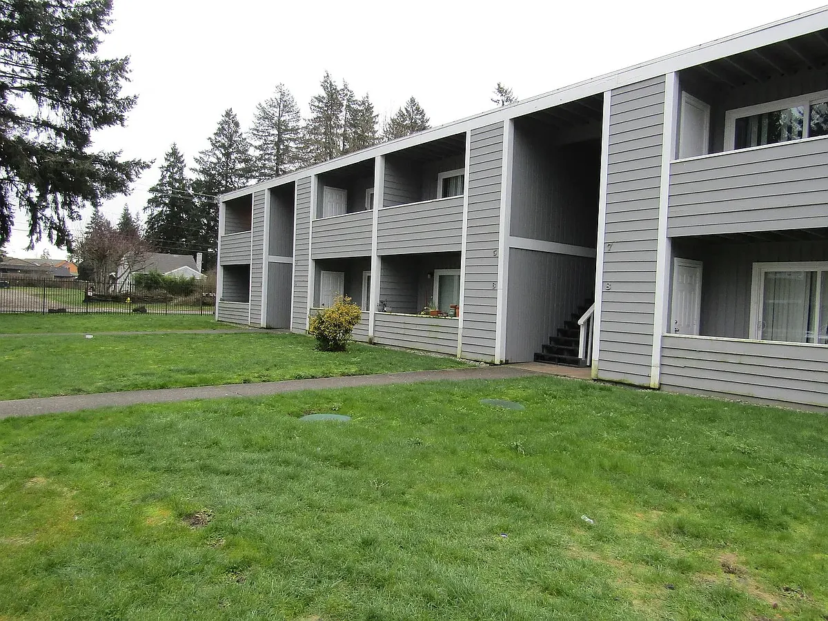 Building Photo - Grand Cedars