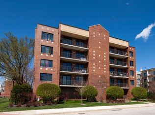 6340 Capulina Ave, Morton Grove, IL 60053