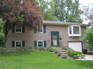 4 Old Post Rd, Montgomery, IL 60538