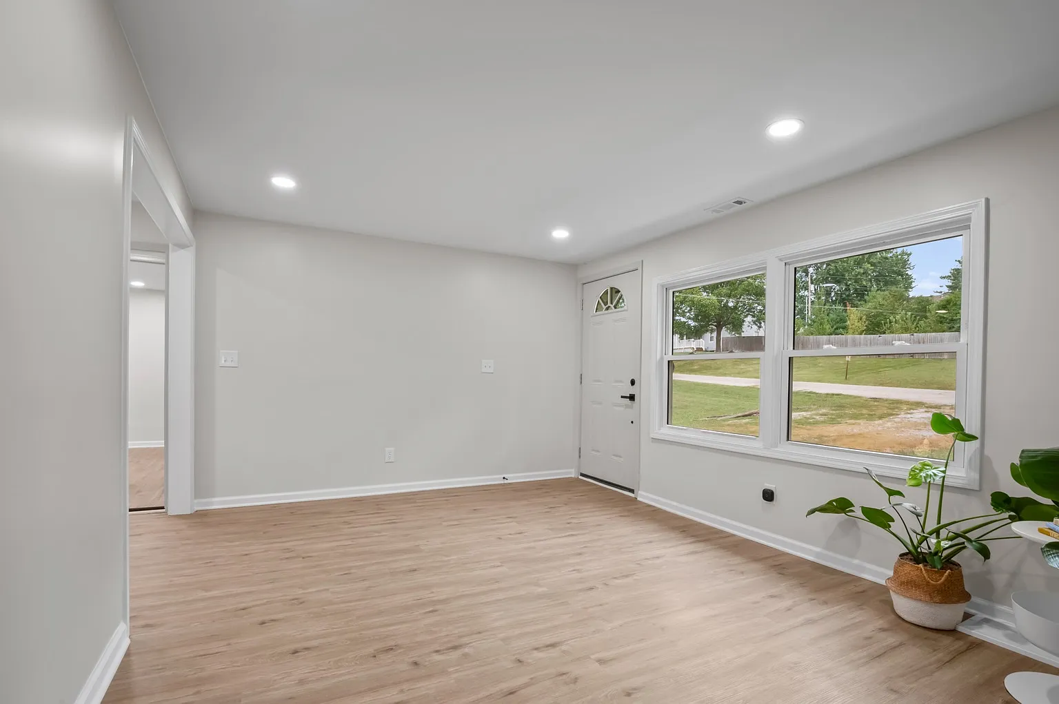 4 bed, 1080 sqft, $2,050 — Photo 4