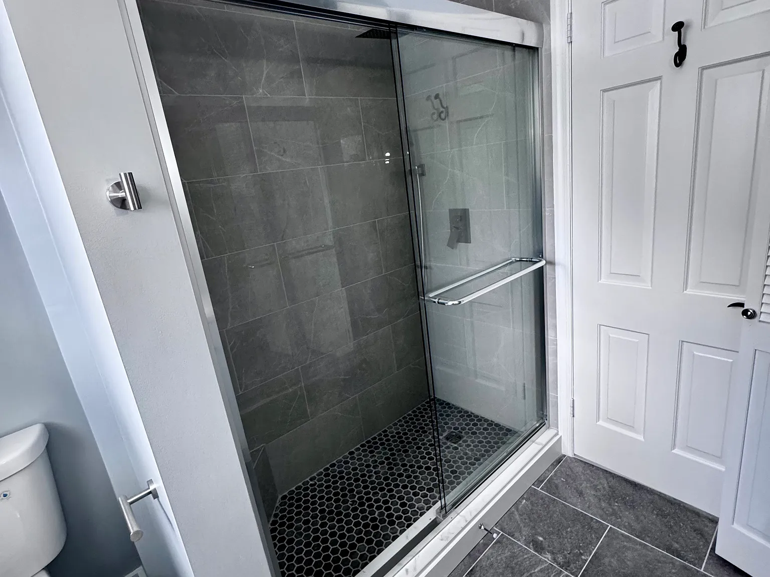 2 bed, 2200 sqft, $2,300 — Photo 4