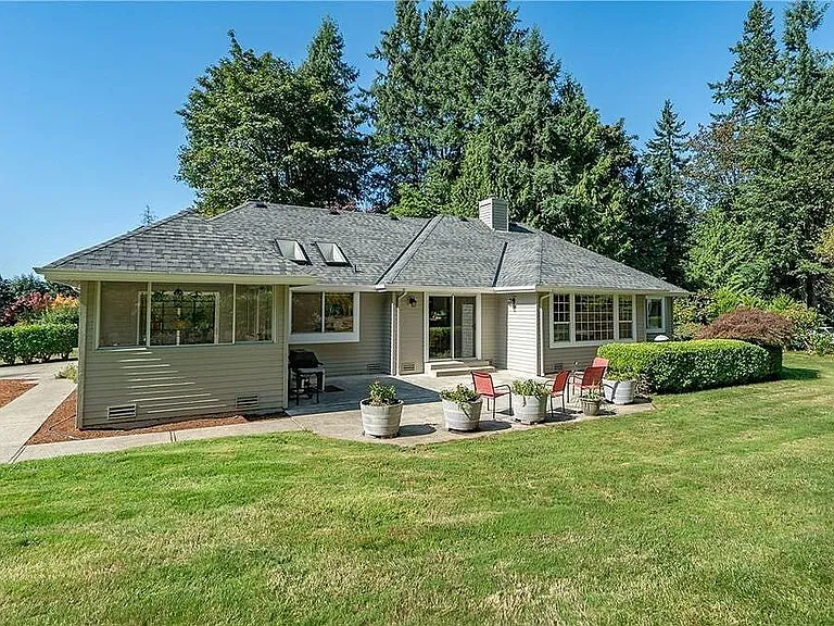 9240 215th Ave NE — Photo 3