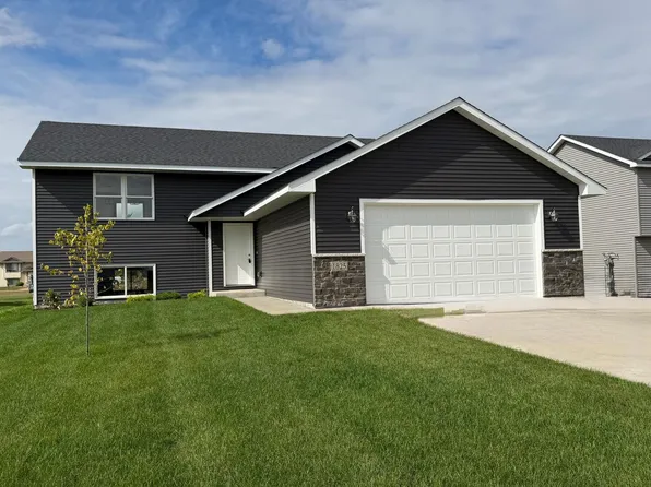 1825 Cypress Trl, New Richmond, WI 54017
