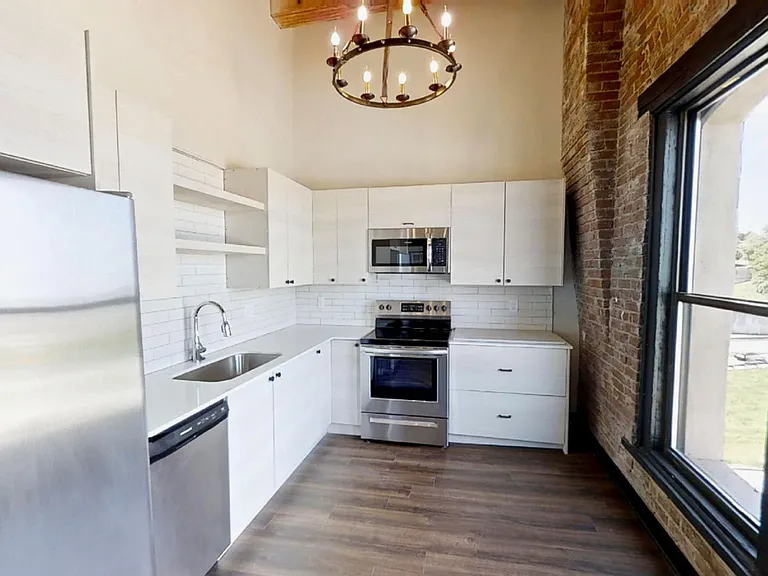 Landmark Lofts Apartments — Photo 39