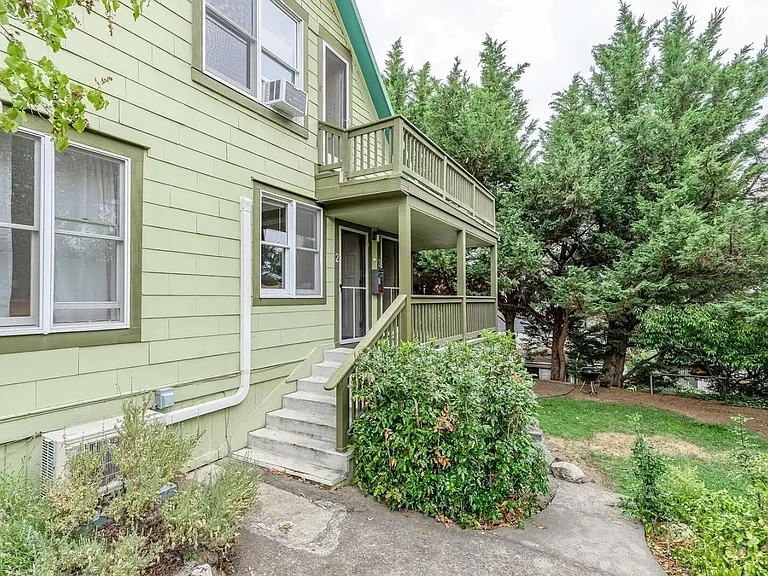 11 Beach Ave — Photo 3