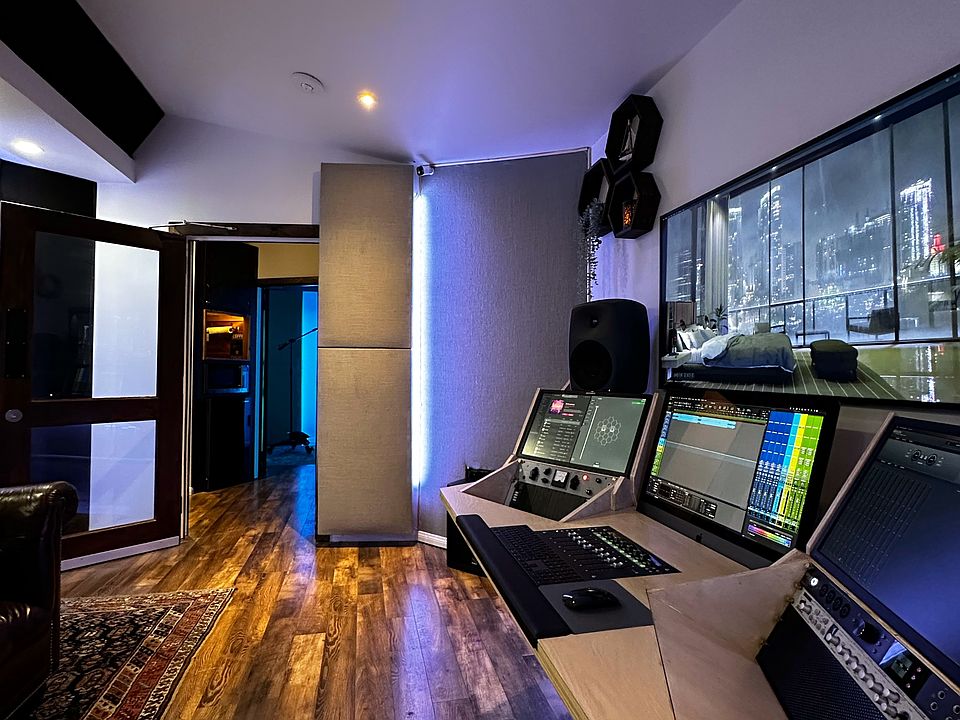 2nd image of 3200 N San Fernando Blvd #15