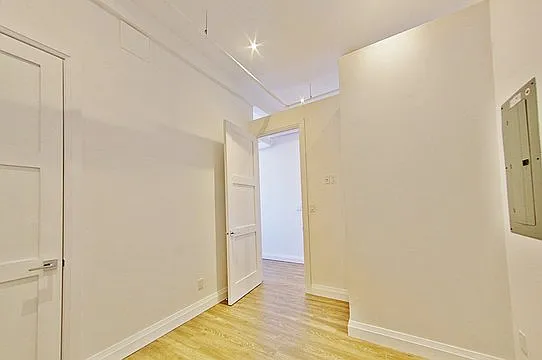 220 Dundurn St S — Photo 27