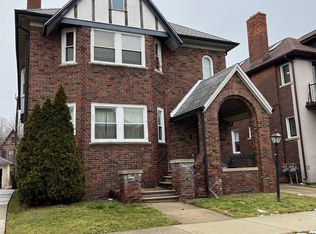 918 Nottingham Rd, Grosse Pointe, MI 48230