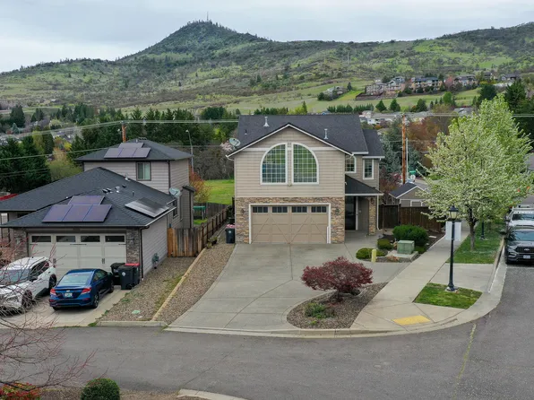 120 Eagle Trace Dr, Medford, OR 97504