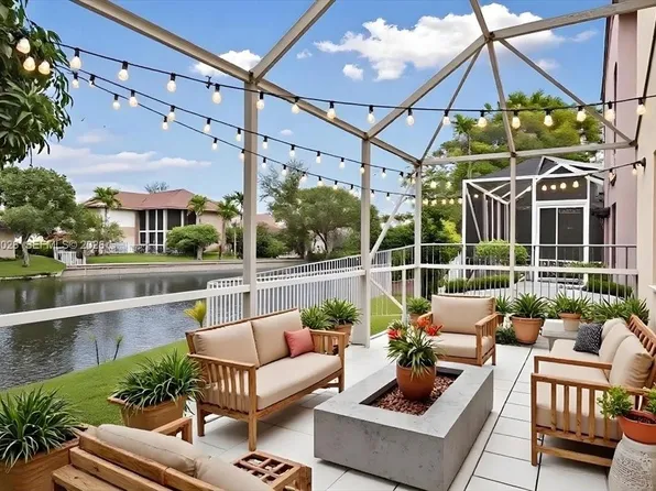 9847 Fairway Cove Ln, Plantation, FL 33324