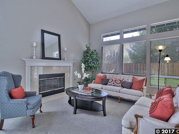 3rd image of 17 Hillview Ct