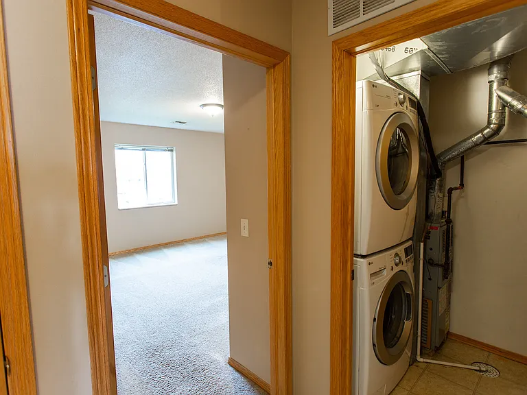 Deer Ridge Apartments — Photo 8