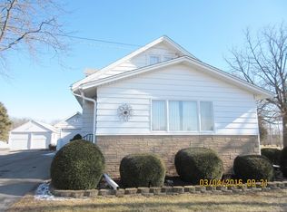 586 Palmyra Rd, Dixon, IL 61021