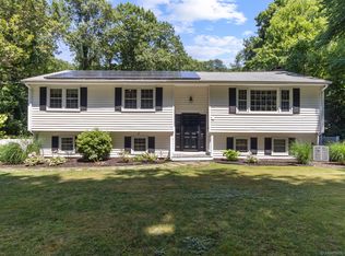 138 Squires Rd, Madison, CT 06443