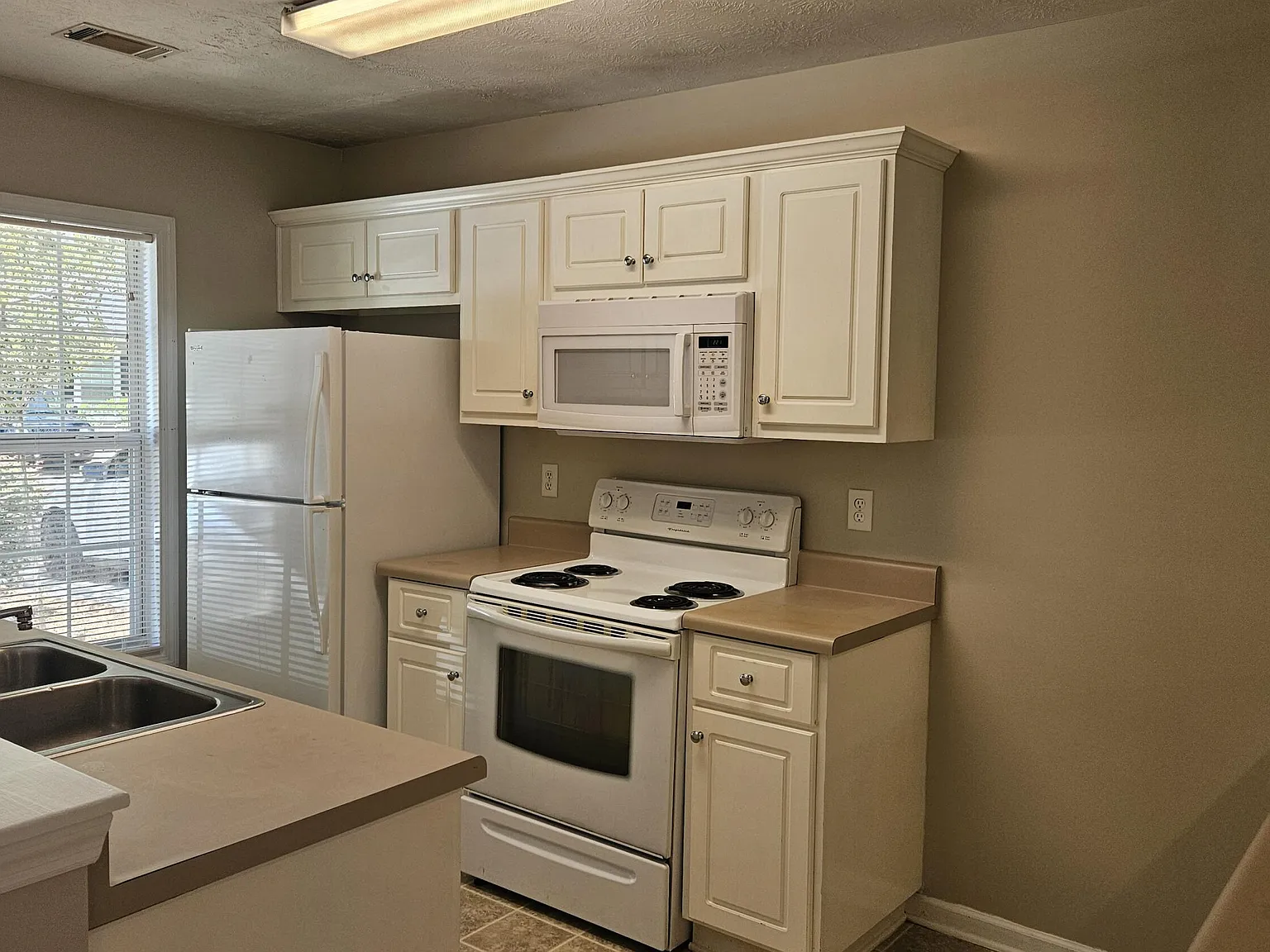 2 bed, 2.0 bath, 1092 sqft, $1,250 — Photo 2