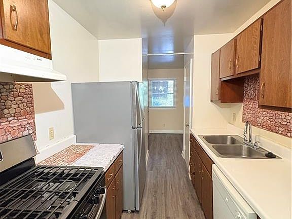 3rd image of 2890 Carriage Dr APT F