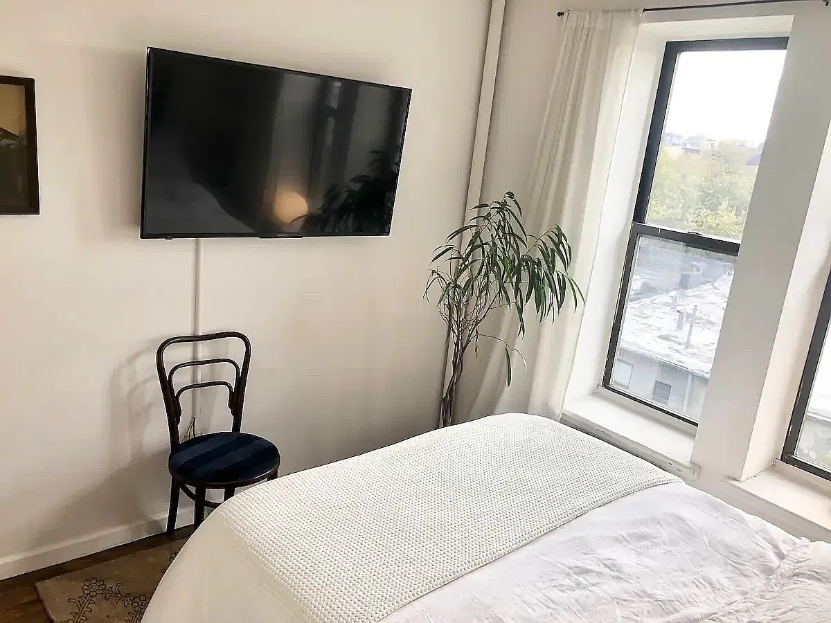 932 Myrtle Avenue — Photo 3