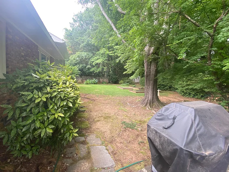 1830 Queens Way — Photo 40