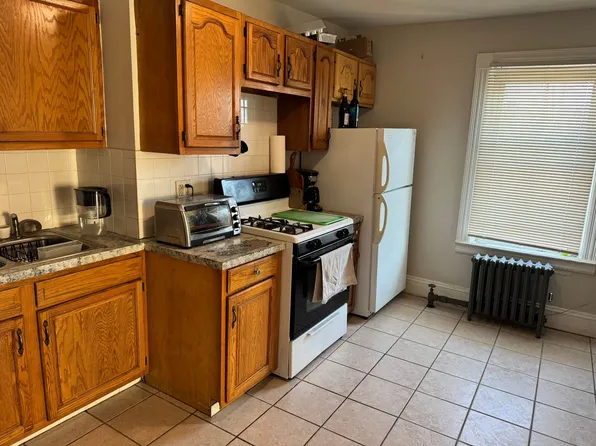 Ashton St 18 (AKA 6 Lawton St), 6 Lawton St #5-3F, Pawtucket, RI 02860