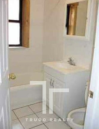 3rd image of 3839 N Greenview Ave #38452N