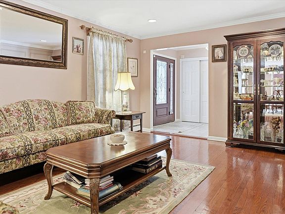 4th image of 1 Tracklot Road