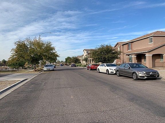 5th image of 936 E Brooke Pl