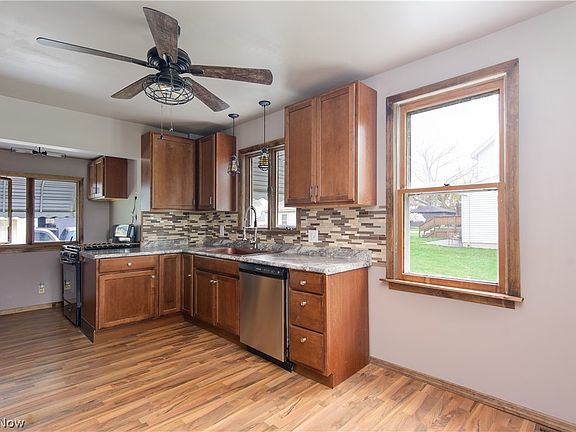 4th image of 233 Grant St
