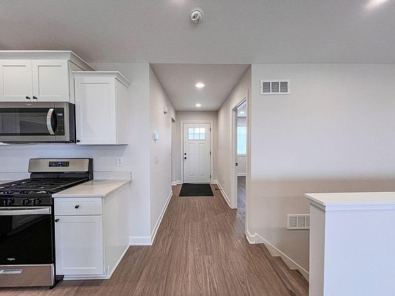 3rd image of 611 S Division St