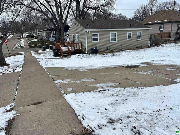 2nd image of 3200 Macomb Ave